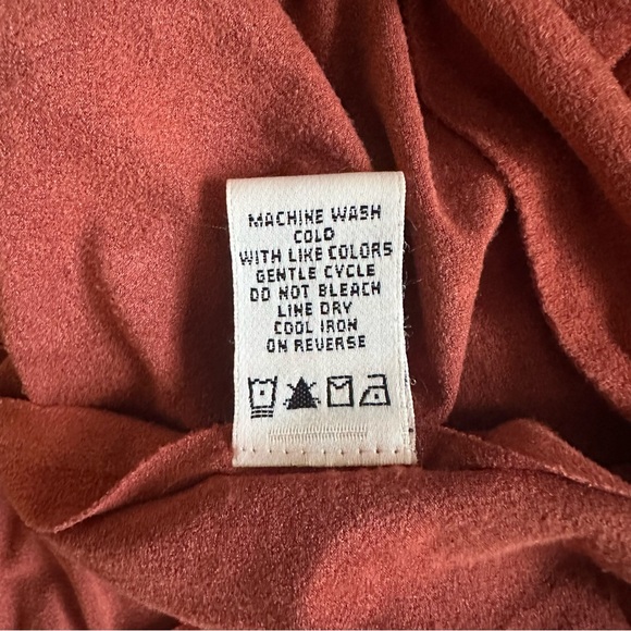 Velvety Rust V Neck Shirt🔻 - Picture 10 of 10